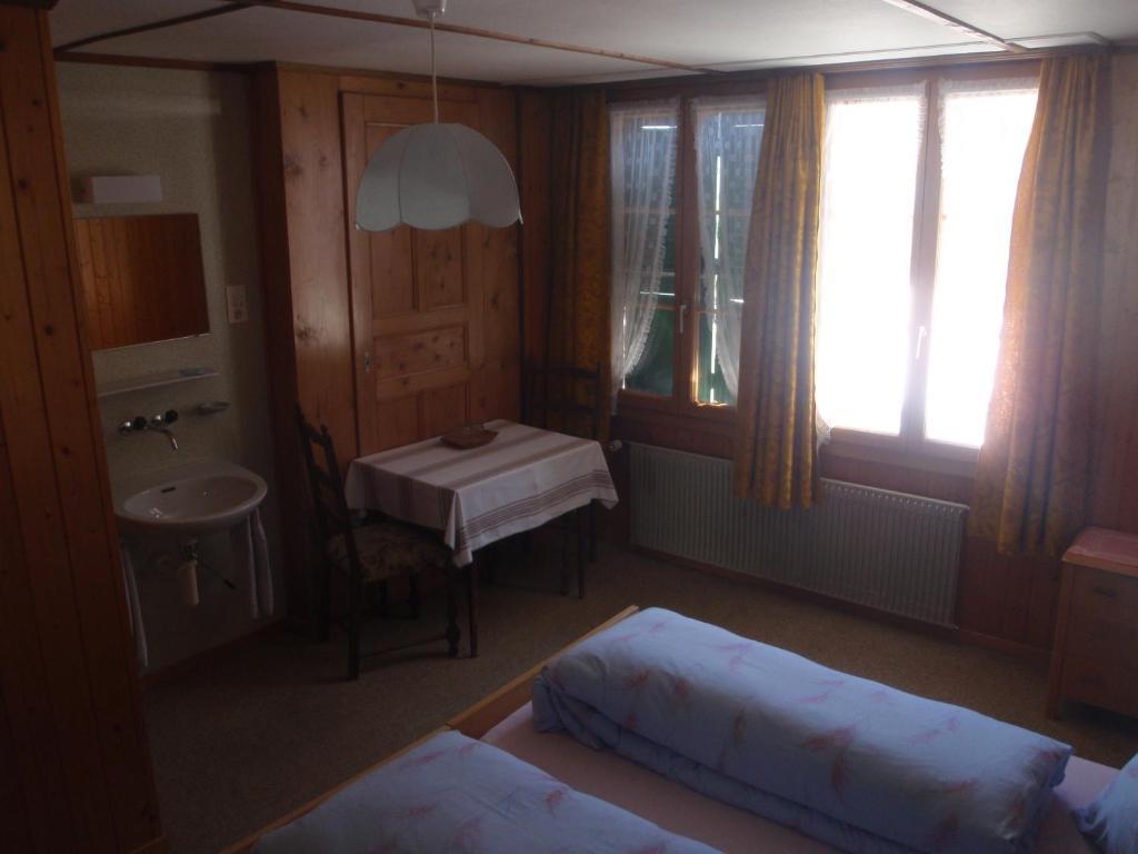 Hotel Alpenrose Saxeten Pokoj fotografie